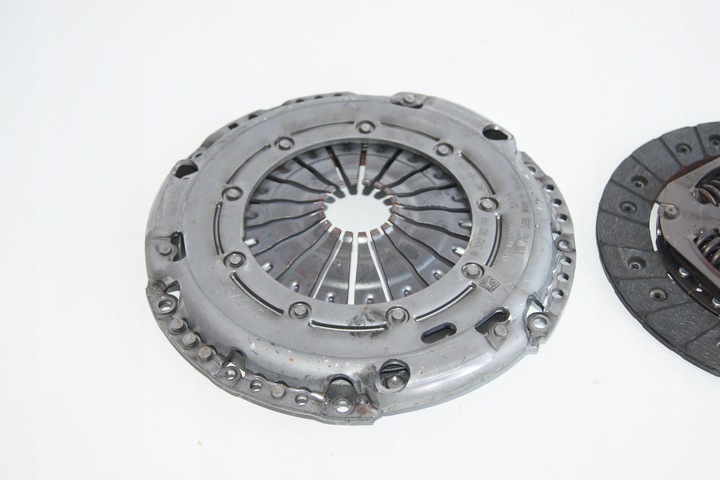 VOLKSWAGEN WITH 03C105273P WHEEL DUAL-MASS CLUTCH photo 2 - milautoparts-fr.ukrlive.com