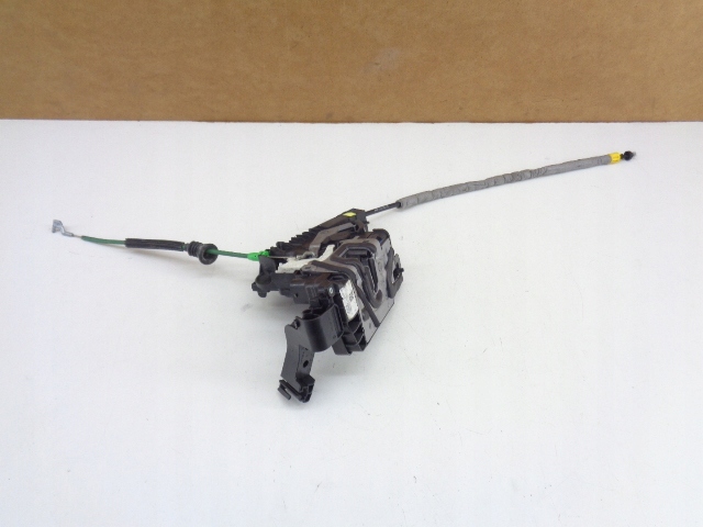 MERCEDES W205 LOCK DOOR LEFT REAR REAR A0997304100 photo 1 - milautoparts-fr.ukrlive.com