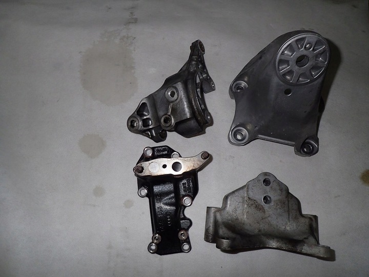 Dw touareg кронштейн двигуна 7l8199307k, Ціна