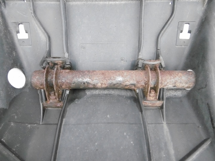 фото №8, Подкрылок кронштейн левый перед magnum