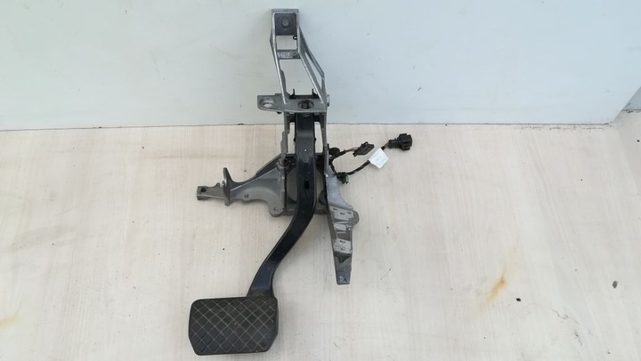 фото №1, Audi a6 c5 педаль тормоза 8d1723140b 8d1721117k