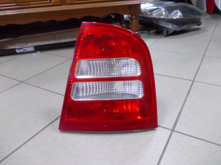 Skoda Octavia und lift sedan licht hinten rechts