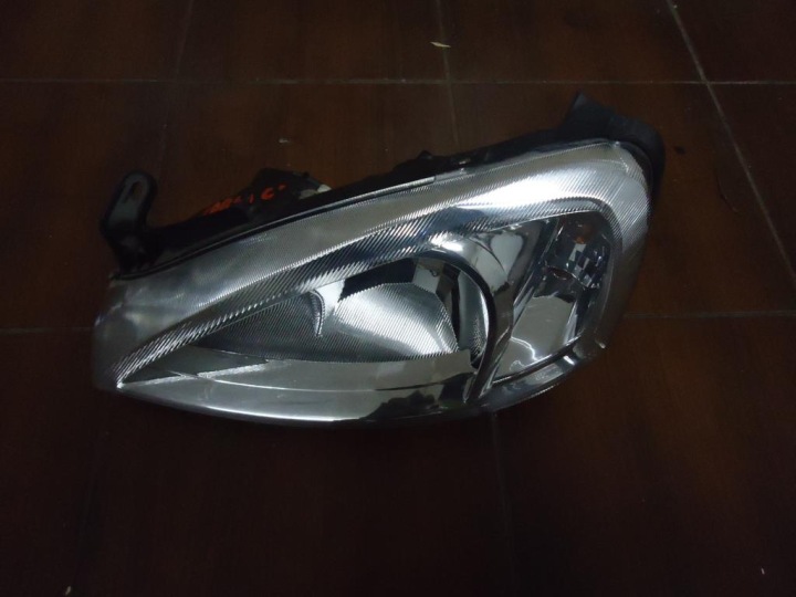 FEUX PHARE AVANT AVANT GAUCHE OPEL CORSA C ENDOMMAGÉ