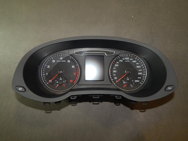 AUDI Q3 8U 1.4 TFSI Instruments tachymètre compte tours Horloge montre tableau bord 8U0920940