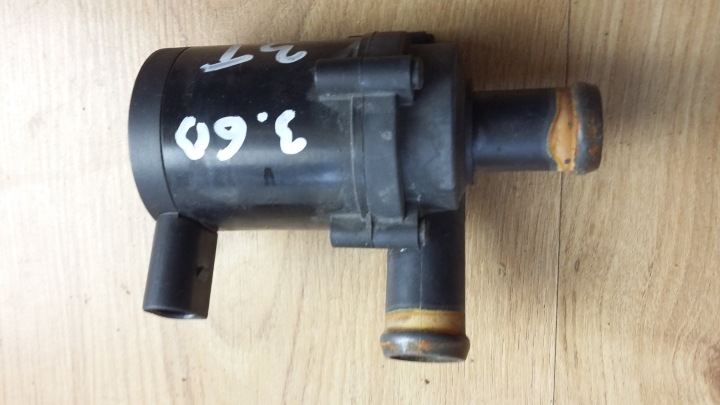 dodatna vodena pumpa SKODA SUPERB II VW GOLF V SEAT AUDI 1K0965561B OE