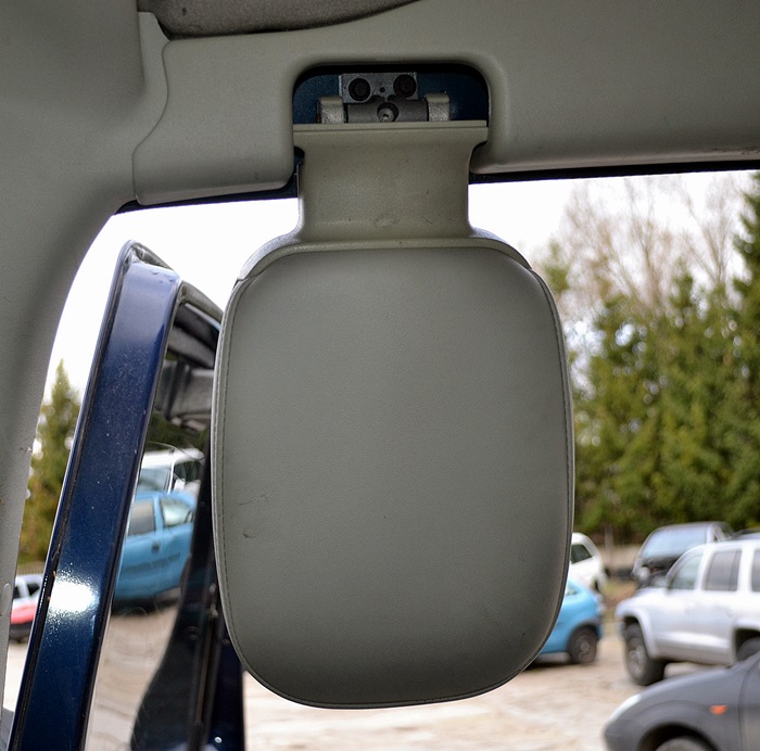 фото №2, Discovery ii подголовник 3 ряд задняя правый складной