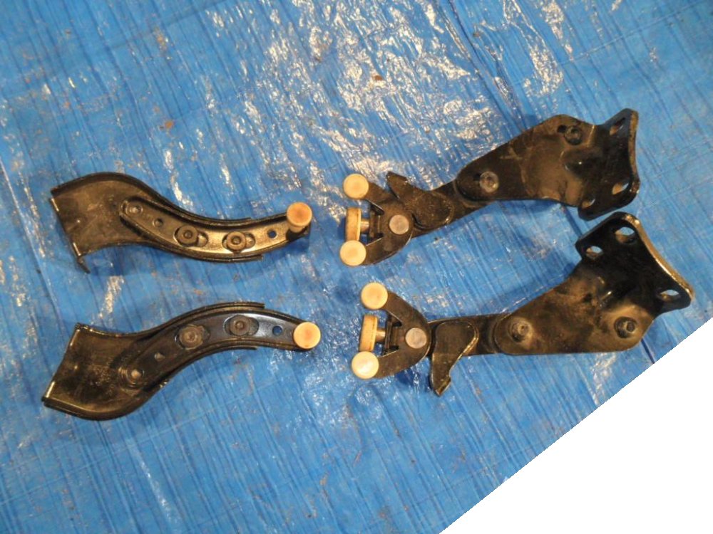 фото №1, Vw caddy 2011-14r ролик петля дверь правых