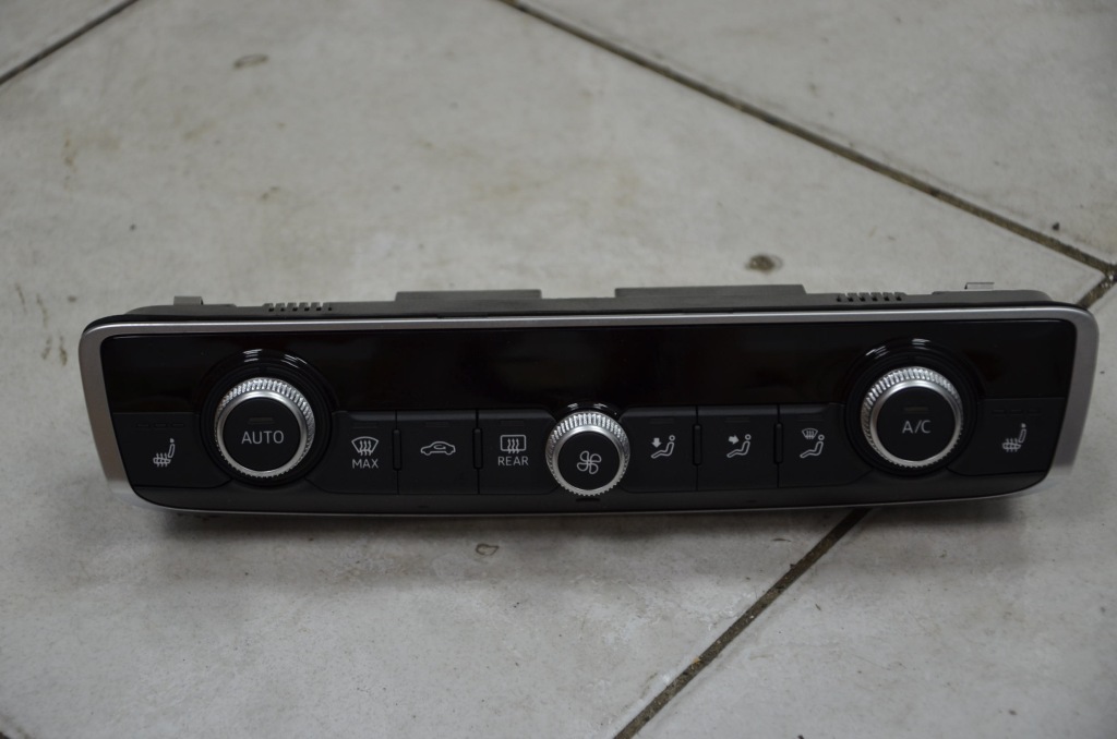 фото №1, Audi a3 8v панель кондиционера 8v0820043d