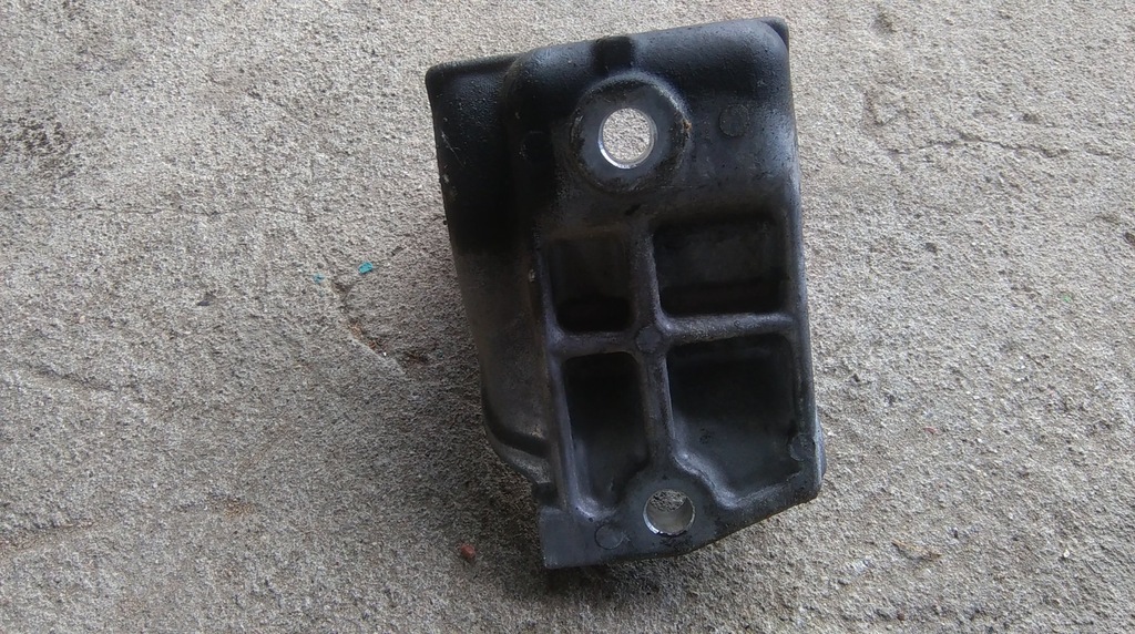 фото №2, Mitsubishi space runner 2.4 gdi кронштейн генератора