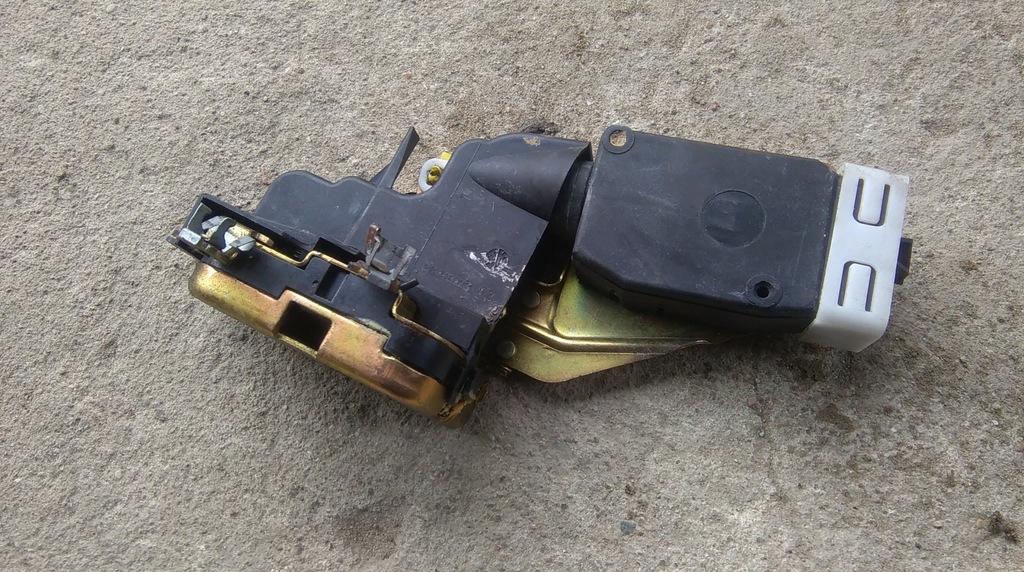 фото №1, Mitsubishi space star 98- замок правый перед дверь