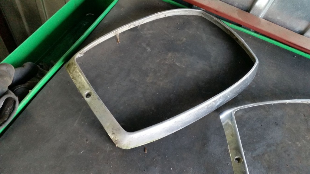 Рамка лампы перед mercedes w115 w114 2.0d Доставка