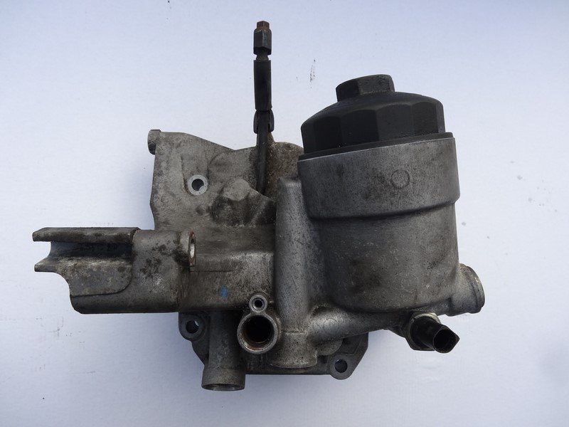 фото №1, Audi a8 d2 корпус основа оливи 077115401h oryg