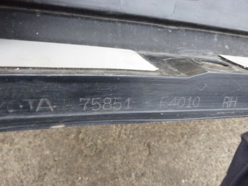 фото №11, Toyota chr c-hr молдинг порог правый порог