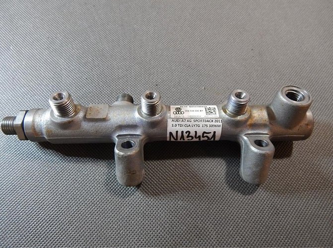 фото №1, Audi a7 4g молдинг впрыскная 059130090bt