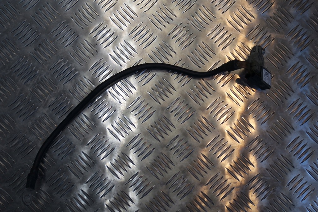 фото №1, Клемма минусовая mercedes-benz оригинальный номер a1665420418