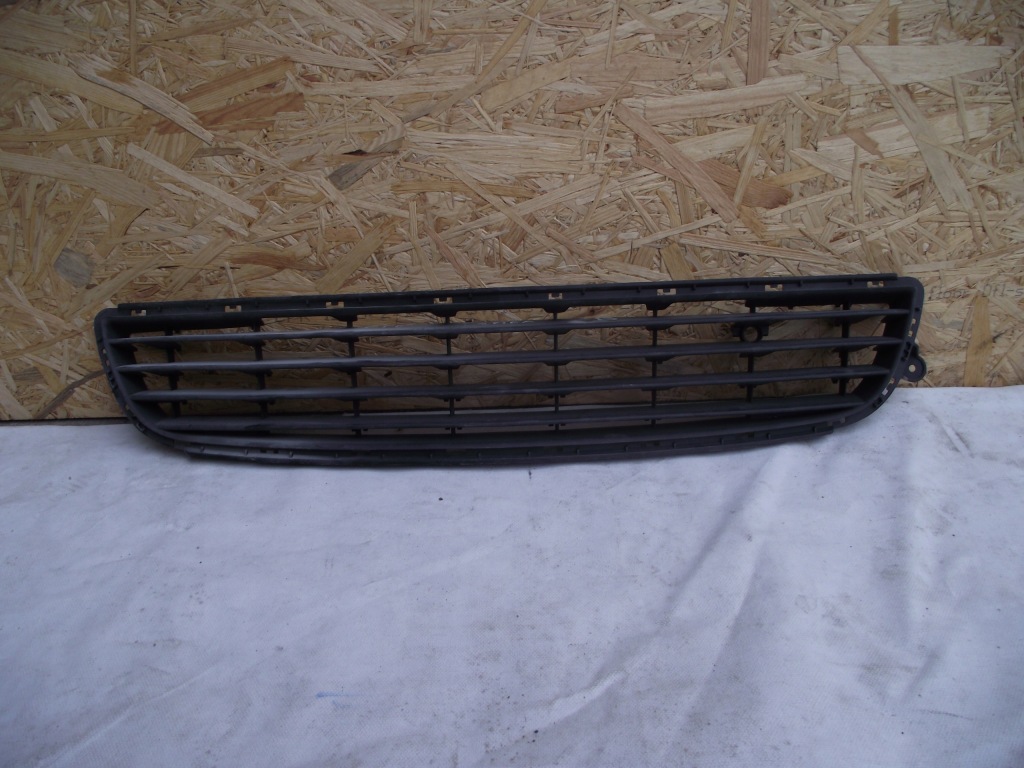 фото №1, Opel zafira b 05-08 решётка радиатора решётка бампера середина