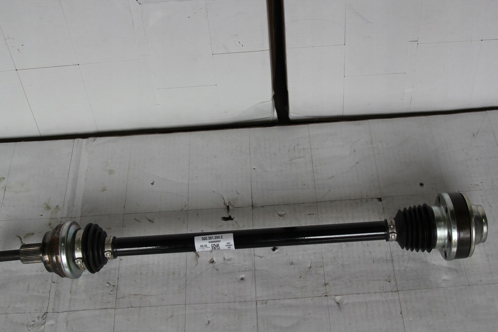 фото №1, Volkswagen оригинальный номер 5q0501204c приводной вал задняя p