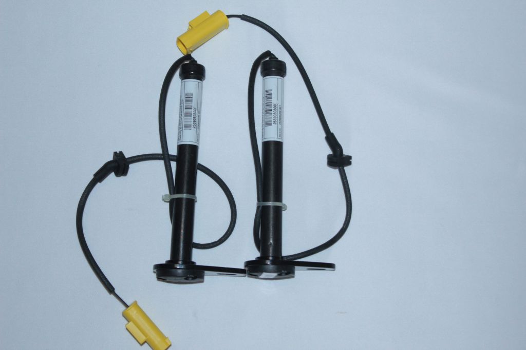 фото №1, Mercedes glc w 253 - патрон капот.