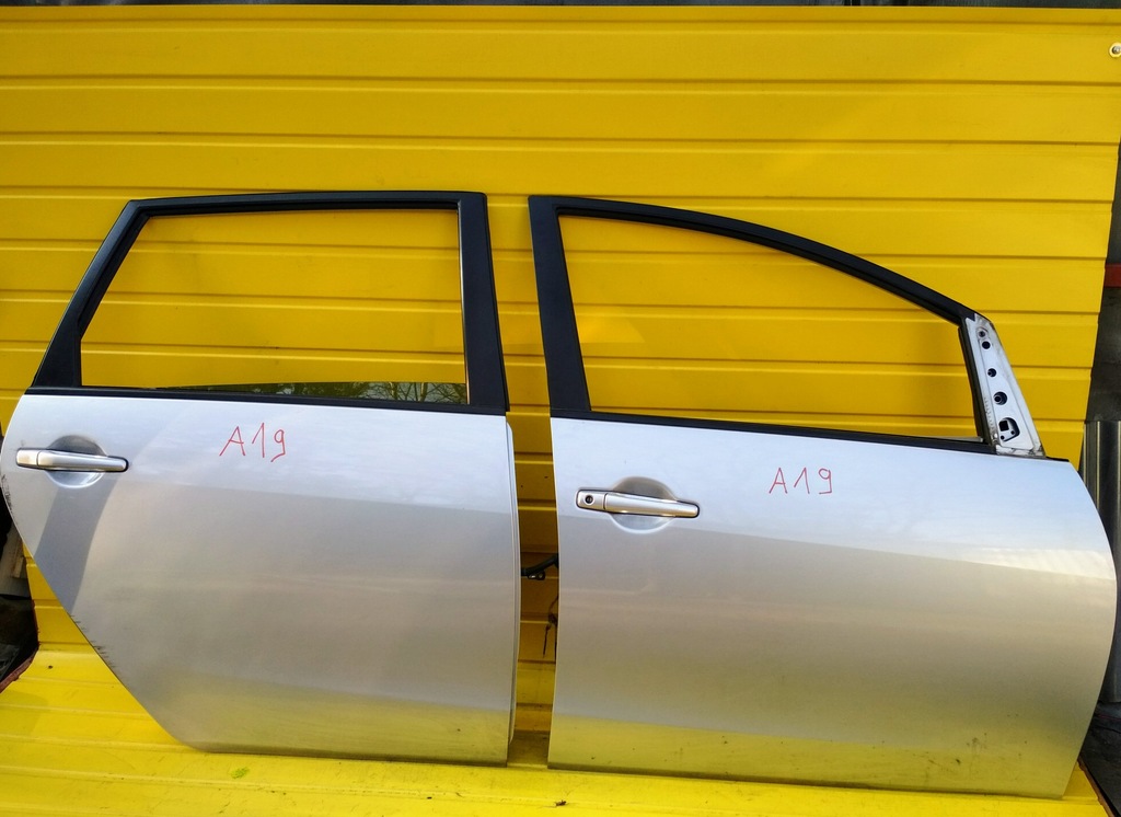 фото №1, Mitsubishi grandis дверь перед задняя правое a19