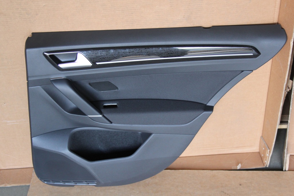 фото №1, Обивка дверь задняя правый vw golf sportsvan