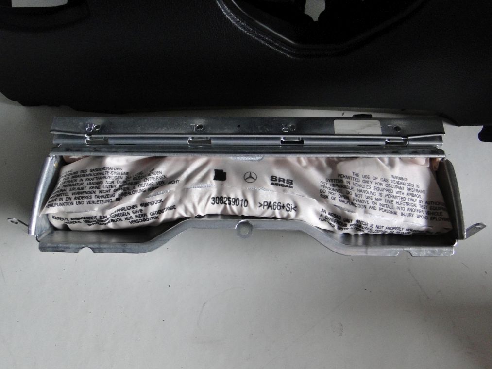 фото №1, Mercedes c w204 lift подушка коленная коленная подушка безопасности