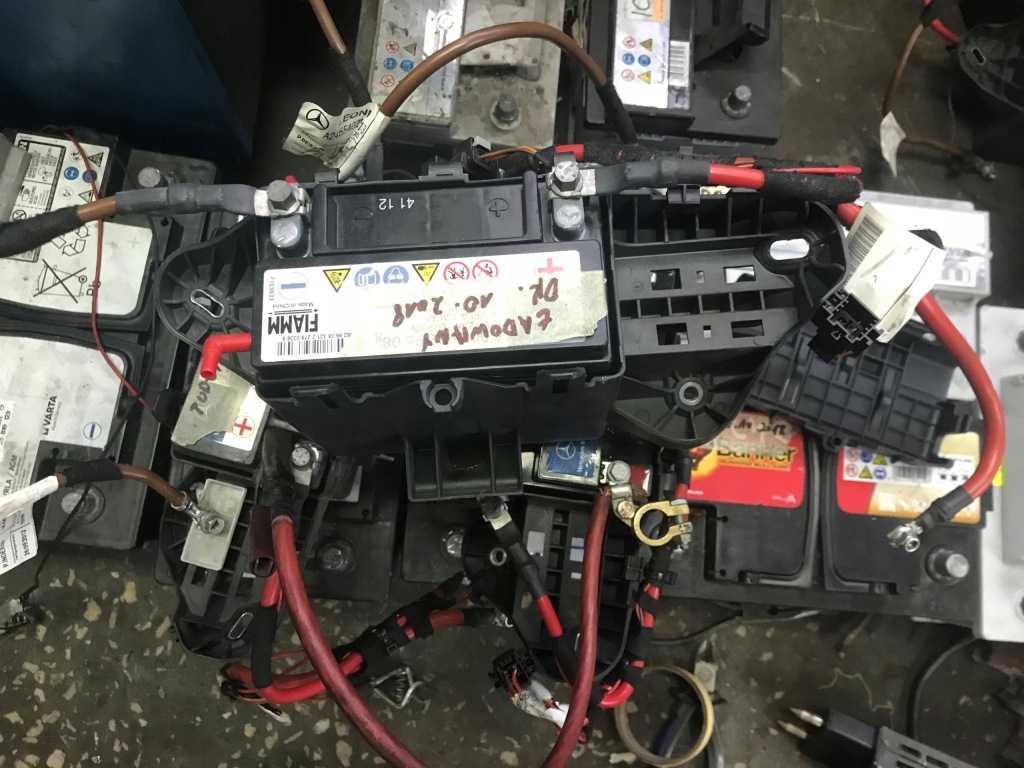 Mercedes a klasa w176 корпус аккумулятор orygi Оригинал