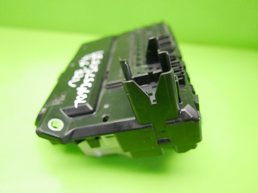 Коробка запобіжників lexus ls ls460l 4.6 v8 12- Зі Шроту