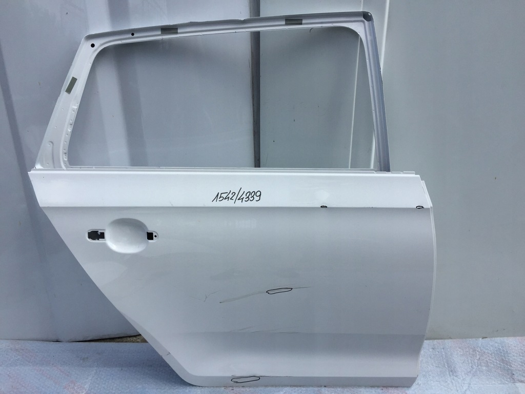 фото №1, Skoda rapid spaceback 5j праве двері задня задні 12