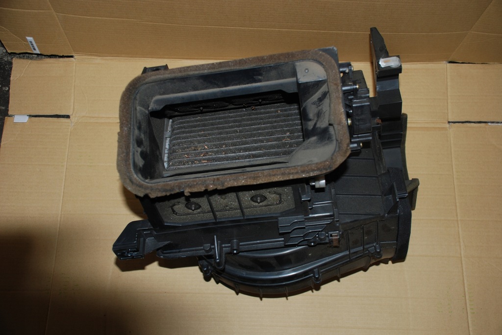 фото №4, Toyota avensis verso 01-09 корпус вентилятора