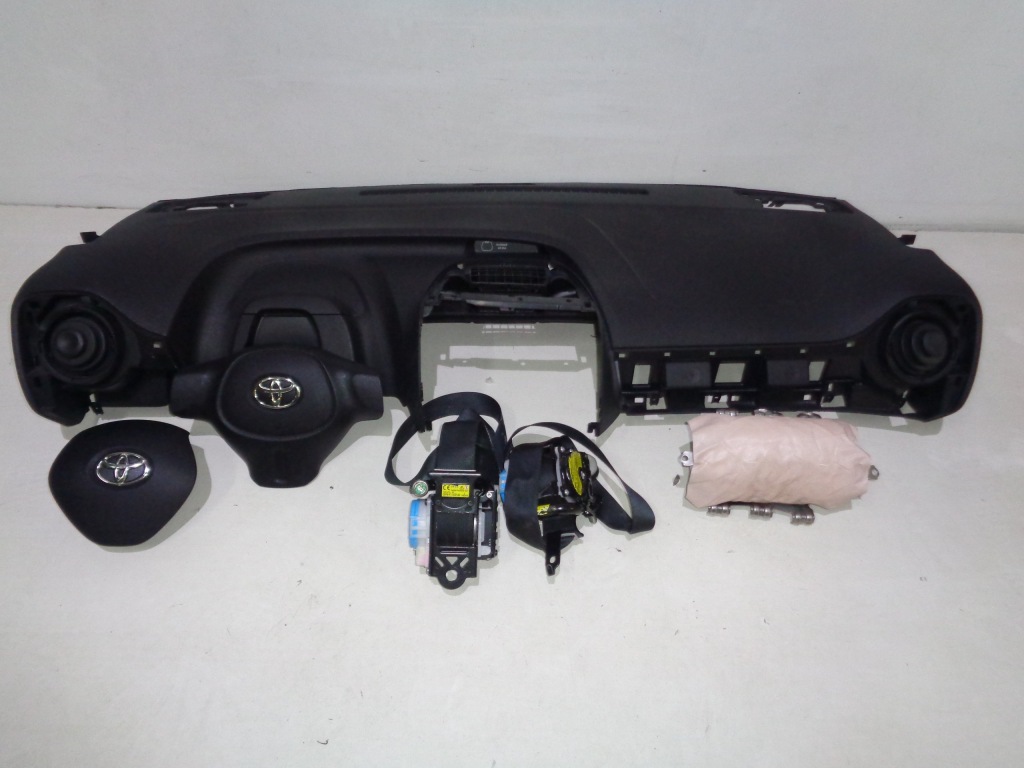 фото №1, Toyota aygo приборная панель консоль подушка безопасности ремни комплект