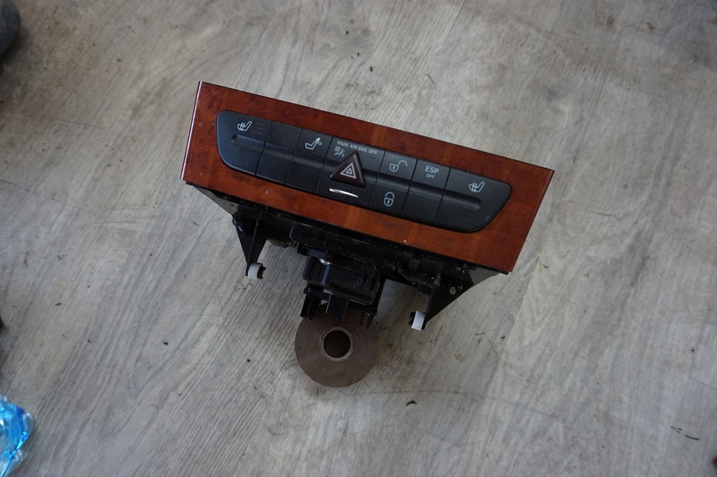 фото №1, Mercedes w211 бардачок панель кишеня lift clasic