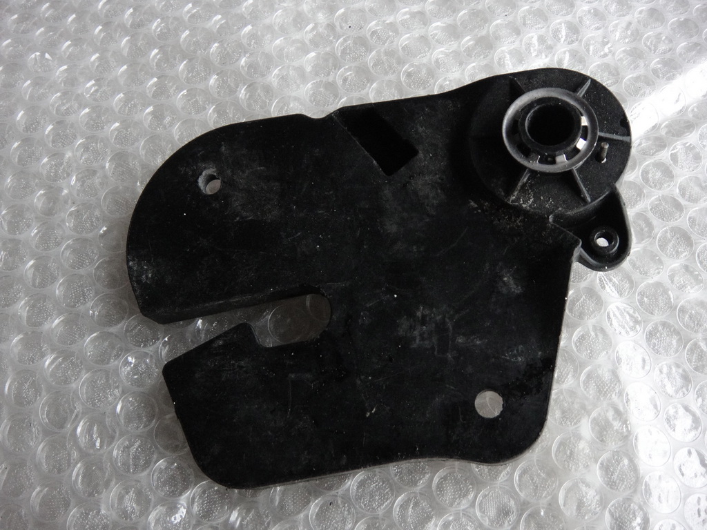 фото №1, Audi a8 d4 кронштейн капот 4h1823633