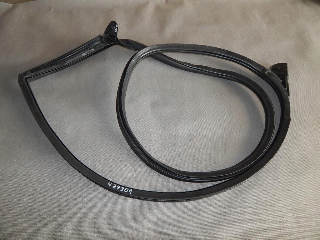 фото №1, Audi s5 f5 прокладка дверь правых coupe 8w6831708