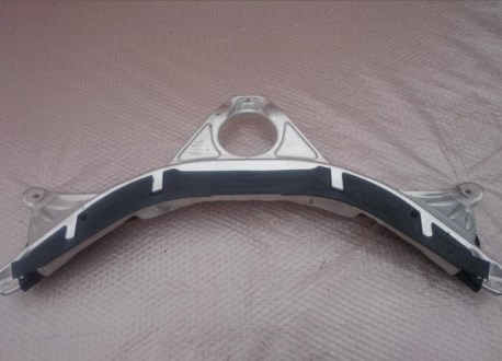 фото №1, Audi rs6 c7 кронштейн поперечний підпора 4g0805645c