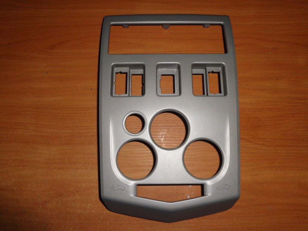 фото №1, Logan консоль средняя рамка корпус пластик