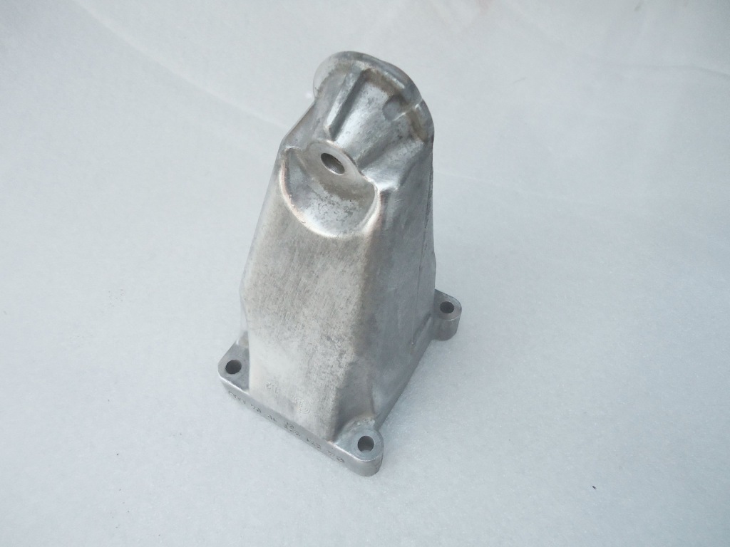 фото №1, Mercedes w204 кронштейн кронштейн a2712231804