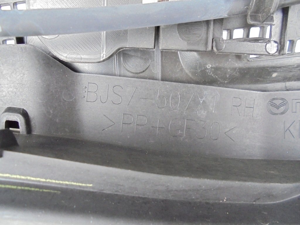 фото №15, Mazda 3 iii жабо правое пластиковый bjs7507x1