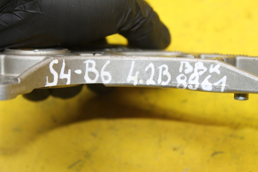 фото №8, Основание привода насоса s4 b6 4.2 b bbk 079109583b